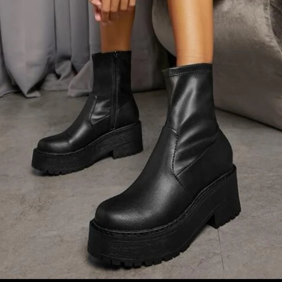 Fitted Chunky Sole Block Heel Fashion Boots - Picture 2 of 7